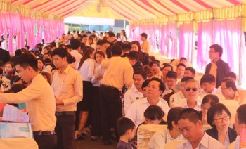 ĐẦU NĂM ĐẤT NỀN THƯƠNG MẠI HÚT KHÁCH